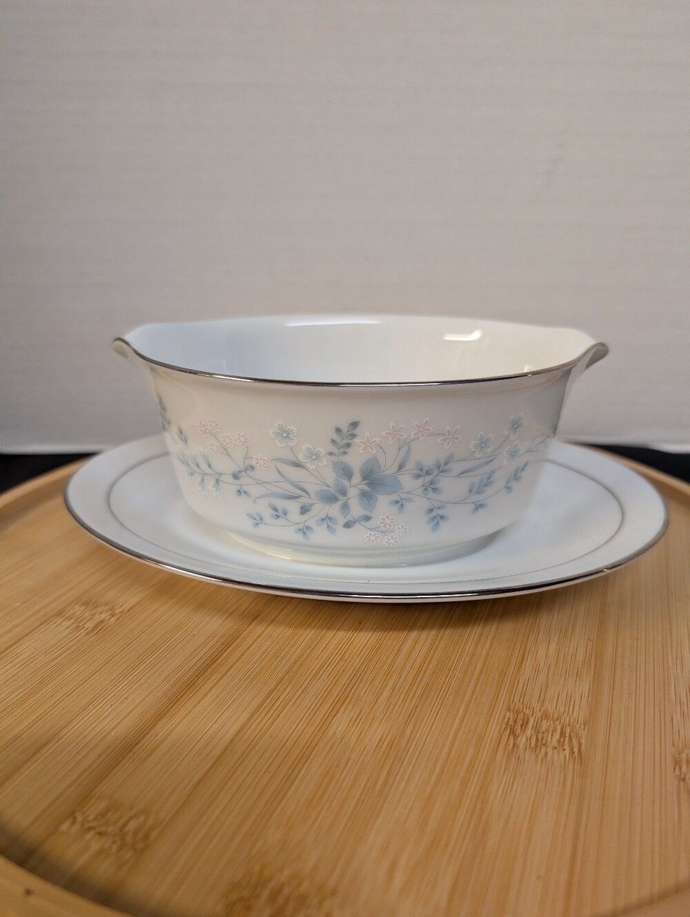 Noritake China CAROLYN 2693 Gravy Boat with Attached Underplate